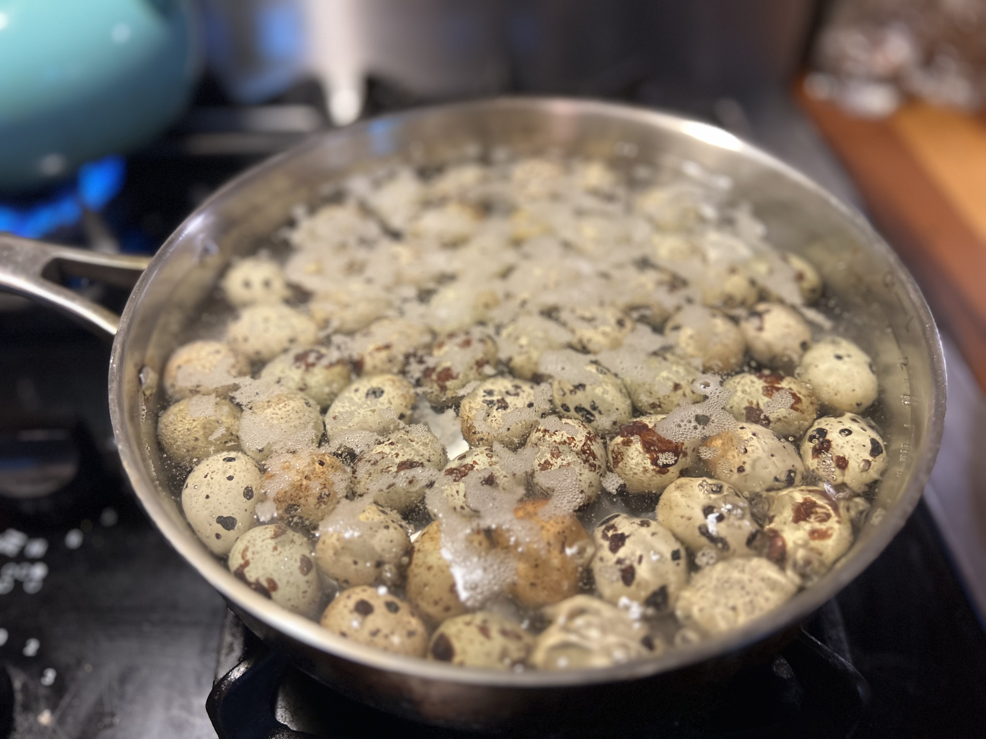 Quail eggs boiling