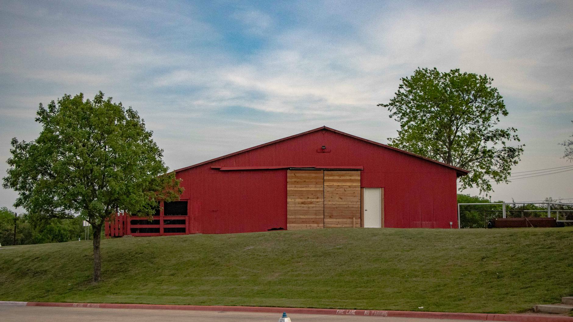 barn on a hill Texas Best states for homesteading